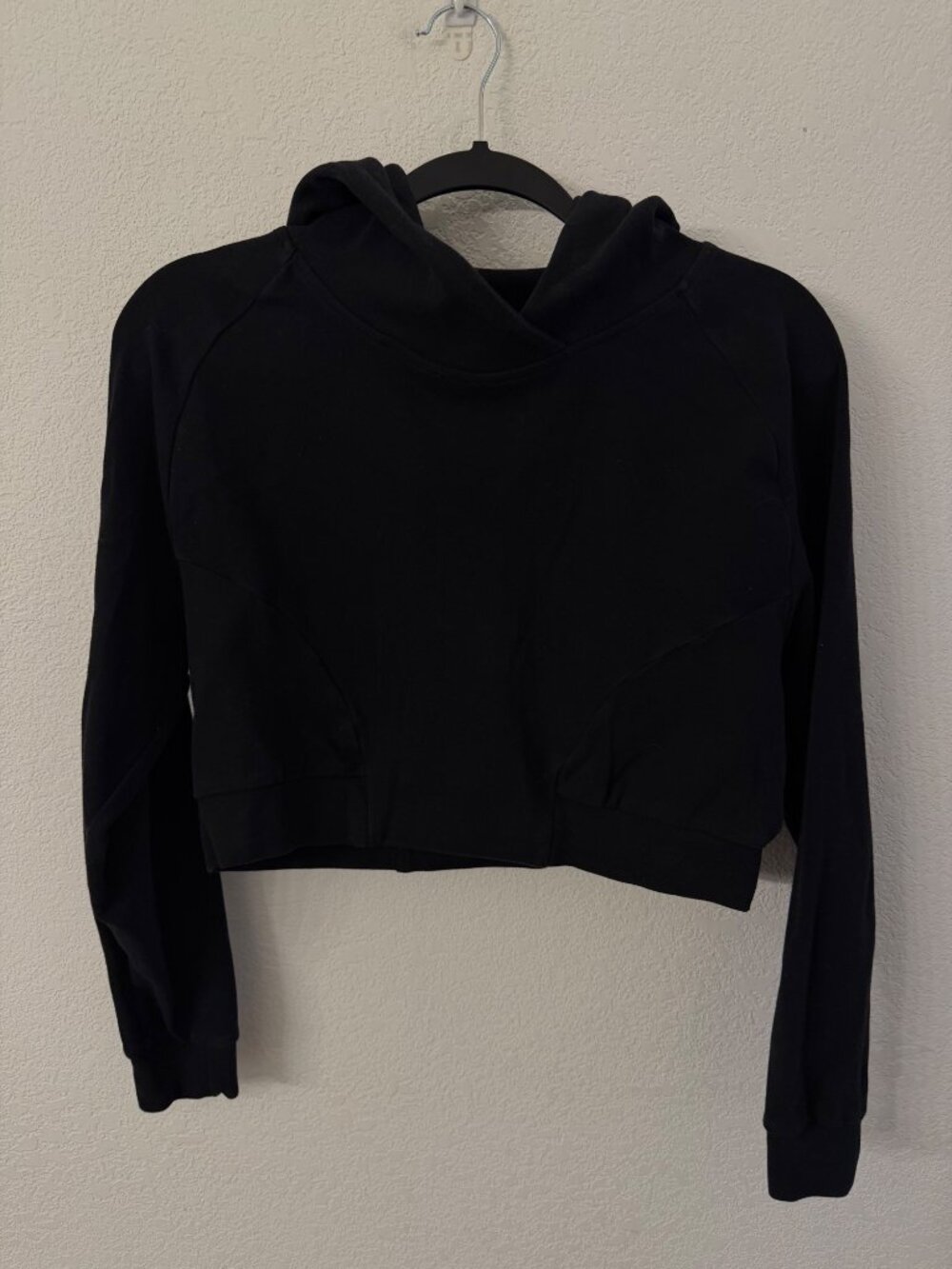 Alphalete Athletics Womens Black Cropped Hoodie Sweatshirt With Long Sleeves & H